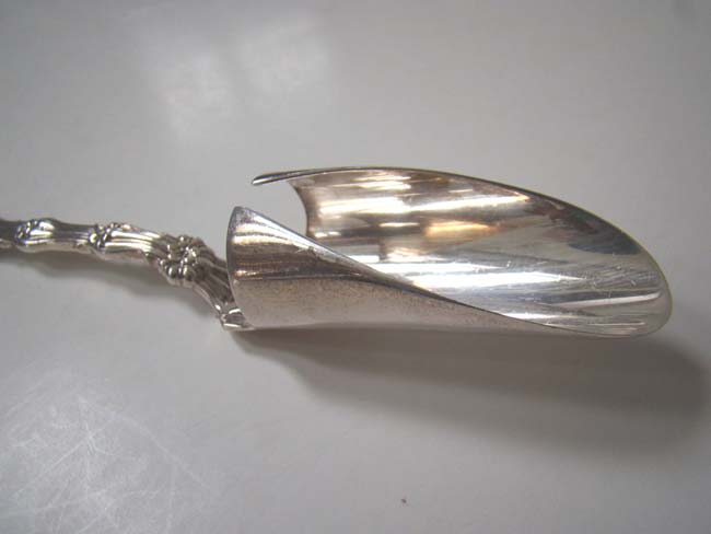 A beautiful antique American Sterling Silver Cheese Scoop by Whiting circa 1896 — image 2